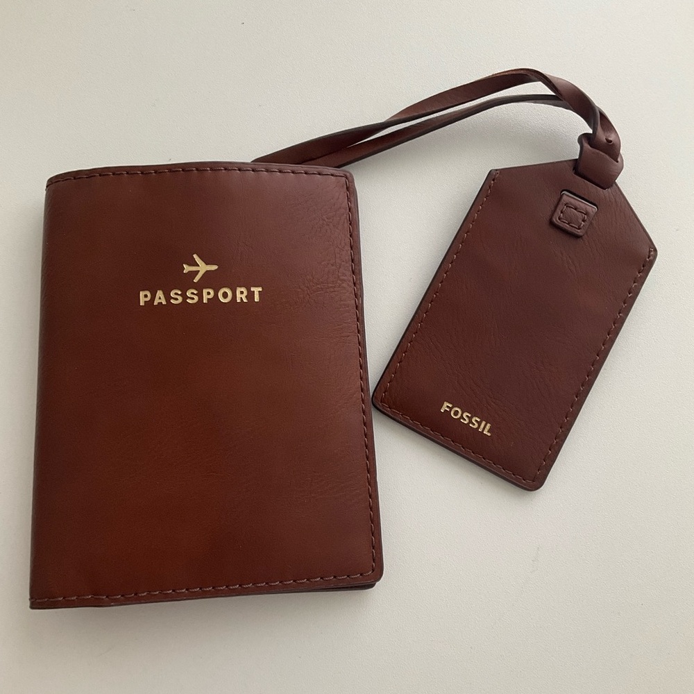 Fossil Brown Leather Passport Holder with Luggage Tag NWOT